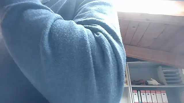 Snapshot of TWENTYONE0021 chatting on October 28, 2025, 11:14 am TWENTYONE0021 online show from October 28, 2025, 11:14 am