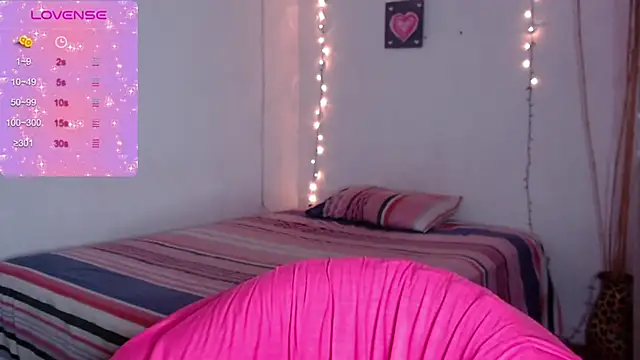 MitchWilson1 online show from November 19, 2025, 8:42 pm