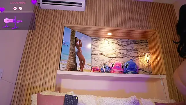 adri crof online show from November 12, 2025, 4:02 am