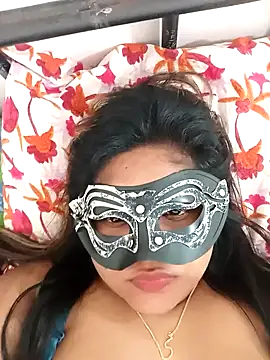 littlequeen77 online show from February 23, 2025, 2:35 pm