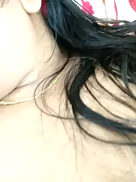 littlequeen77 online show from February 28, 2025, 3:04 pm