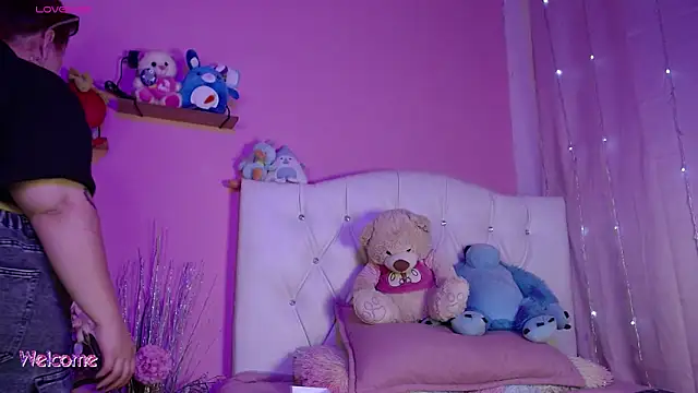 Snapshot of HECATE_23 chatting on January 6, 2026, 1:15 pm HECATE 23 online show from January 6, 2026, 1:15 pm