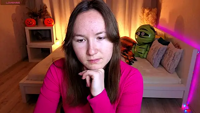 Snapshot of Little_doll_meow chatting on November 5, 2025, 2:55 am Little doll meow online show from November 5, 2025, 2:55 am