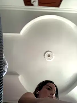 Snapshot of emiss_ chatting on October 21, 2025, 3:24 pm emiss online show from October 21, 2025, 3:24 pm