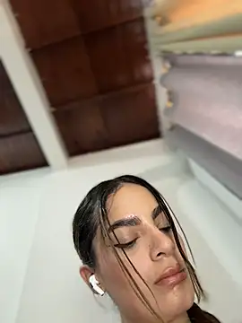 Snapshot of emiss_ chatting on November 16, 2025, 4:34 pm emiss online show from November 16, 2025, 4:34 pm