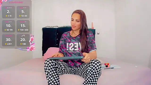 Snapshot of Rubi_30 chatting on January 25, 2025, 2:14 pm Rubi 30 online show from January 25, 2025, 2:14 pm