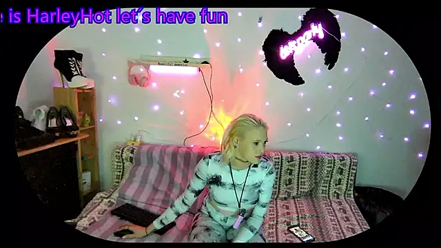 Harleyhot13061 online show from January 12, 2026, 5:07 pm