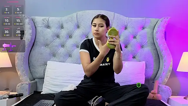 Snapshot of MontVta chatting on April 7, 2026, 12:16 pm MontVta online show from April 7, 2026, 12:16 pm