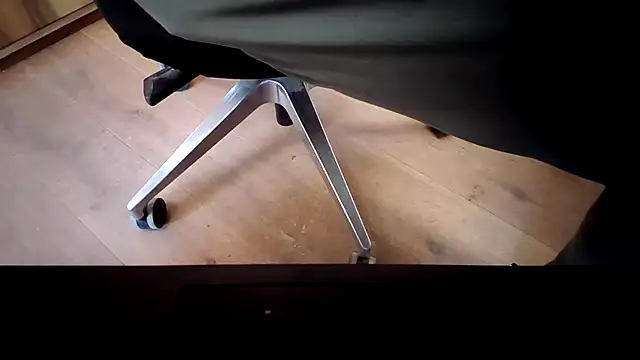 Snapshot of 10_1992 chatting on December 18, 2025, 10:10 am 10 1992 online show from December 18, 2025, 10:10 am