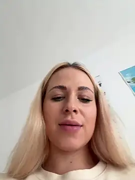 Snapshot of streetdoll chatting on February 9, 2025, 3:34 pm streetdoll online show from February 9, 2025, 3:34 pm