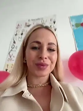 Snapshot of streetdoll chatting on February 12, 2025, 8:06 am streetdoll online show from February 12, 2025, 8:06 am