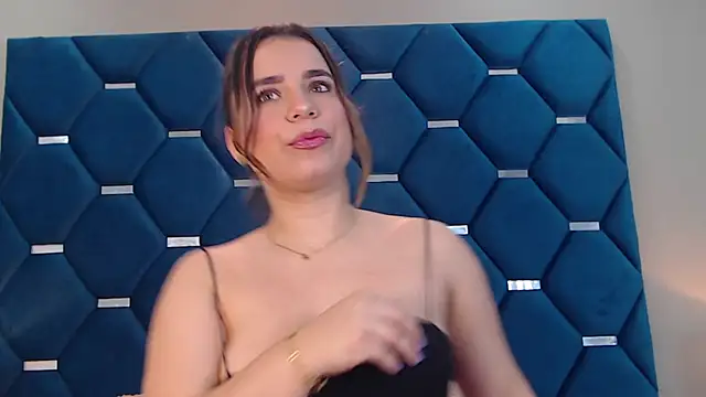 ThaniaJones online show from September 24, 2025, 12:08 pm