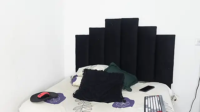 khloe kaczka  online show from February 19, 2025, 8:10 pm