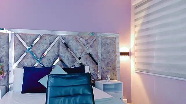 PaulinaDuarte online show from October 18, 2025, 1:12 pm