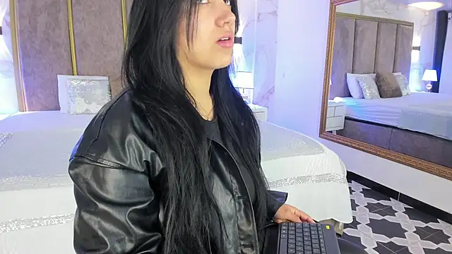 PaulinaDuarte online show from October 26, 2025, 10:10 am