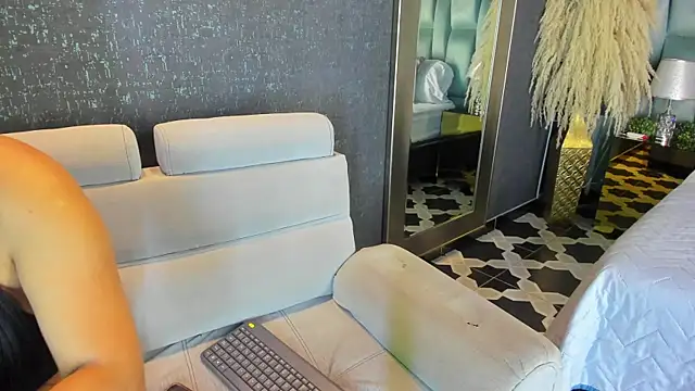 PaulinaDuarte online show from November 14, 2025, 11:31 am