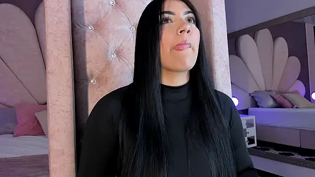 PaulinaDuarte online show from March 6, 2026, 11:28 am