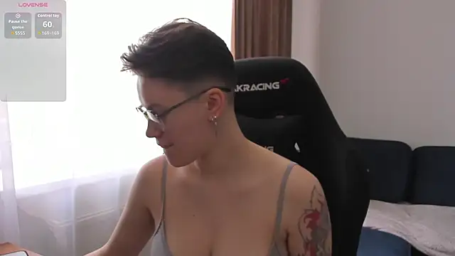 JessieFlower online show from May 15, 2026, 6:53 am