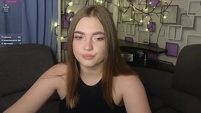 Snapshot of Grace_Fantasy chatting on September 28, 2025, 10:59 pm Grace Fantasy online show from September 28, 2025, 10:59 pm