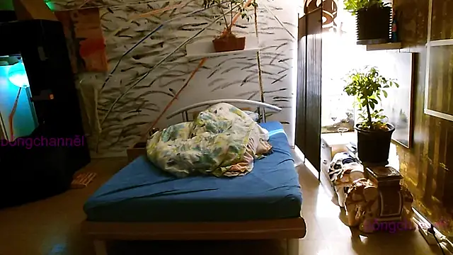 Snapshot of BongChannel chatting on January 2, 2025, 2:57 pm BongChannel online show from January 2, 2025, 2:57 pm