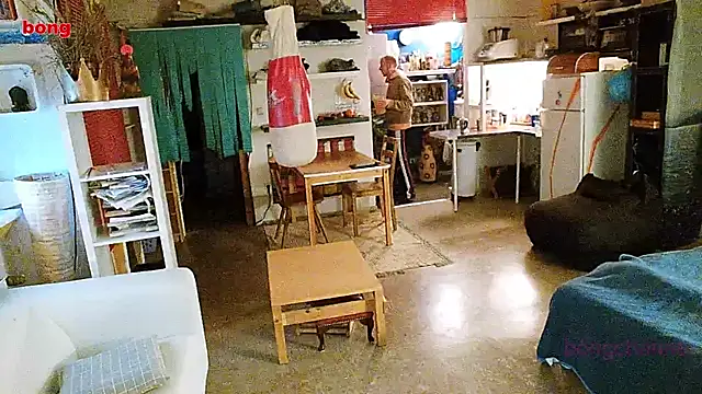 Snapshot of BongChannel chatting on January 4, 2025, 2:14 pm BongChannel online show from January 4, 2025, 2:14 pm