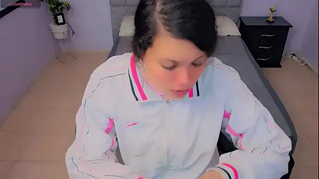 Lana stone  online show from November 30, 2025, 3:10 am