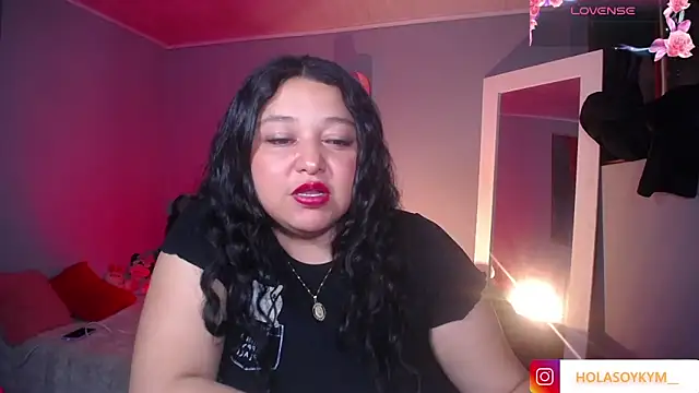 Snapshot of Kym_Owens chatting on December 17, 2025, 2:39 am Kym Owens online show from December 17, 2025, 2:39 am