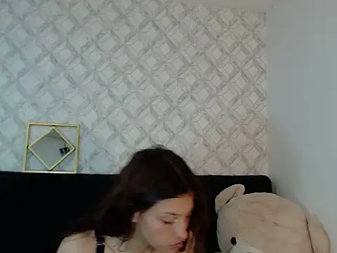 Snapshot of Emma-Wilson chatting on November 28, 2025, 4:59 am Emma-Wilson online show from November 28, 2025, 4:59 am