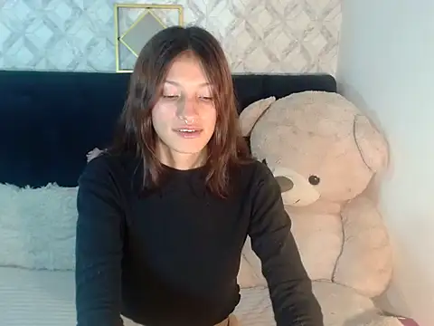 Snapshot of Emma-Wilson chatting on December 19, 2025, 4:30 am Emma-Wilson online show from December 19, 2025, 4:30 am