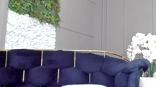 Deliciouslips online show from September 11, 2025, 12:38 pm