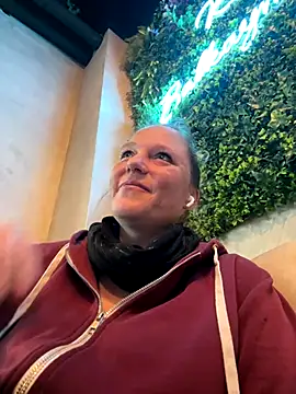 MoniqueLaFee online show from December 16, 2025, 8:41 am