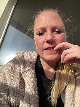 MoniqueLaFee online show from February 19, 2026, 2:24 pm