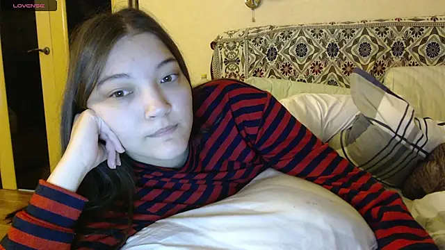 AlisaDevis online show from October 19, 2025, 3:01 pm