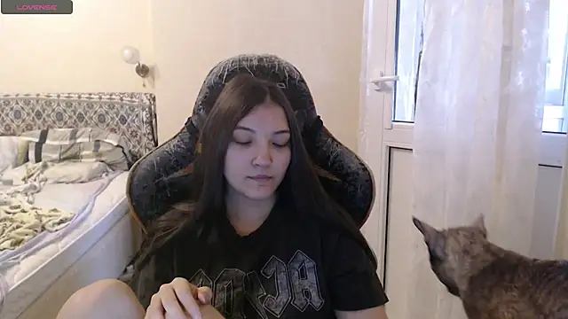 AlisaDevis online show from November 8, 2025, 7:08 am