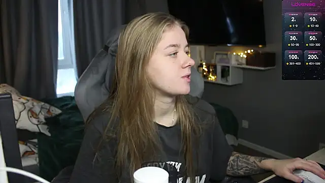 Snapshot of candy_maggie chatting on December 19, 2024, 9:51 am candy maggie online show from December 19, 2024, 9:51 am