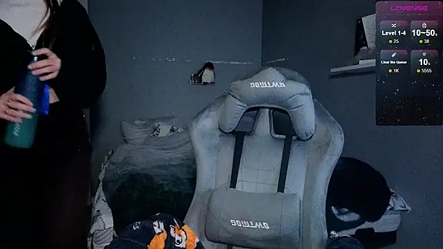 candy maggie online show from November 5, 2025, 5:24 pm