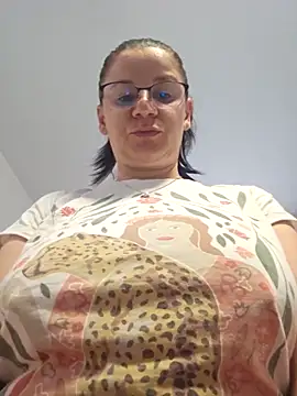 Snapshot of KristenVega chatting on October 2, 2025, 6:53 am KristenVega online show from October 2, 2025, 6:53 am