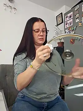 KristenVega online show from October 27, 2025, 1:04 pm