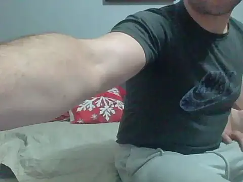 Snapshot of Lipowski333 chatting on February 16, 2026, 7:10 pm Lipowski333 online show from February 16, 2026, 7:10 pm