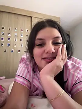 EmilyS   online show from March 19, 2025, 6:46 am