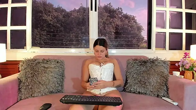 Snapshot of Ninakravis chatting on October 15, 2025, 9:15 pm Ninakravis online show from October 15, 2025, 9:15 pm