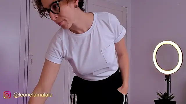 Snapshot of cuddlingbunny chatting on November 3, 2025, 2:18 pm cuddlingbunny online show from November 3, 2025, 2:18 pm