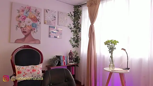 Snapshot of cuddlingbunny chatting on November 12, 2025, 9:47 pm cuddlingbunny online show from November 12, 2025, 9:47 pm