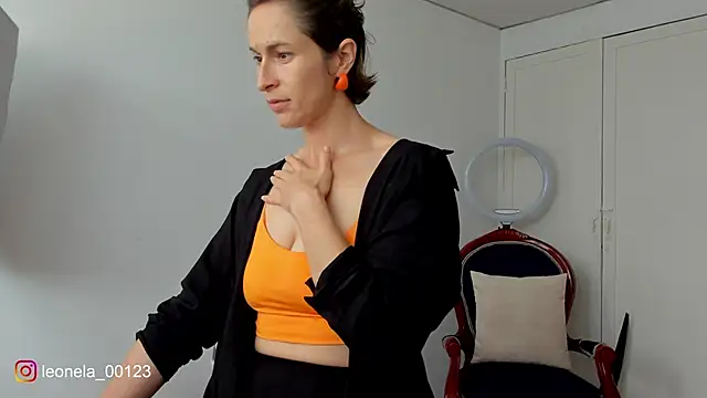 Snapshot of cuddlingbunny chatting on December 21, 2025, 6:15 pm cuddlingbunny online show from December 21, 2025, 6:15 pm