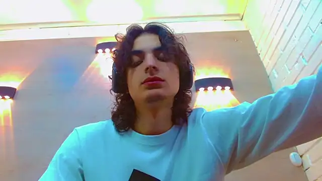 Sr BonnyEthan online show from November 20, 2025, 1:33 pm