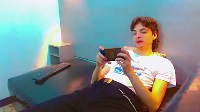 Sr BonnyEthan online show from November 27, 2025, 1:57 pm