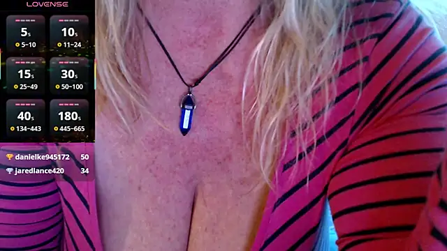 Snapshot of JennaDeluxe chatting on January 8, 2026, 8:05 am JennaDeluxe online show from January 8, 2026, 8:05 am