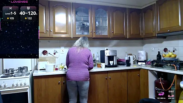 Snapshot of JennaDeluxe chatting on February 18, 2026, 6:37 pm JennaDeluxe online show from February 18, 2026, 6:37 pm