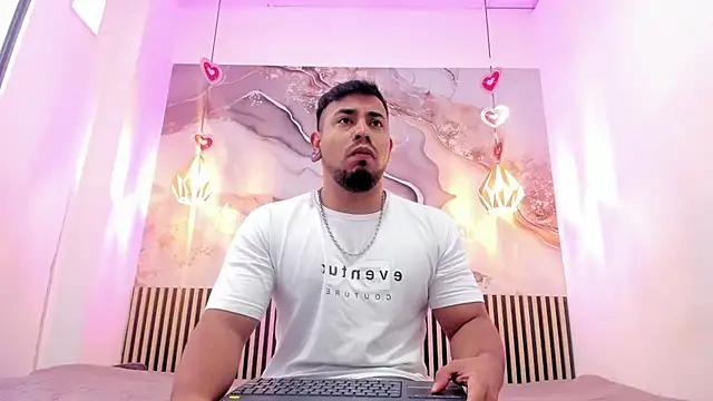 Snapshot of BrianMalonee chatting on March 25, 2026, 12:11 pm BrianMalonee online show from March 25, 2026, 12:11 pm