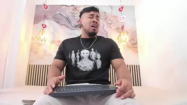 Snapshot of BrianMalonee chatting on April 4, 2026, 12:24 pm BrianMalonee online show from April 4, 2026, 12:24 pm